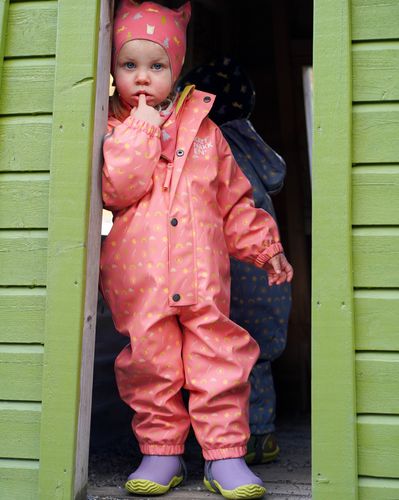 Kattnakken Babyregndress Dugg - stokkrose